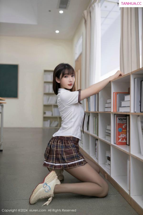 [XiuRen]高清写真图 2024.07.25 No.8918 陆萱萱 黑丝美腿